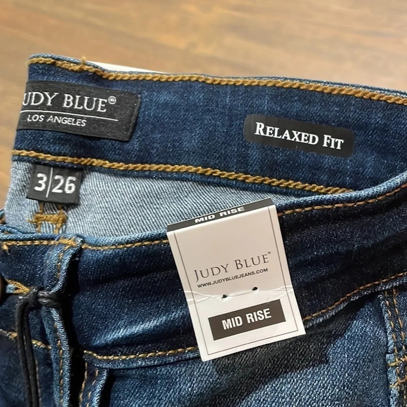 NWT Judy Blue Relaxed Fit Mid-Rise Jeans - Picture 5 of 7